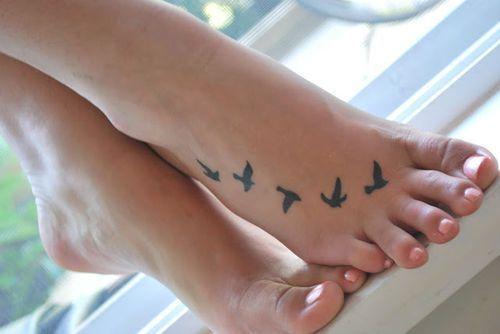 Tatuaggi al piede, le idee più originali, ecco quali sono